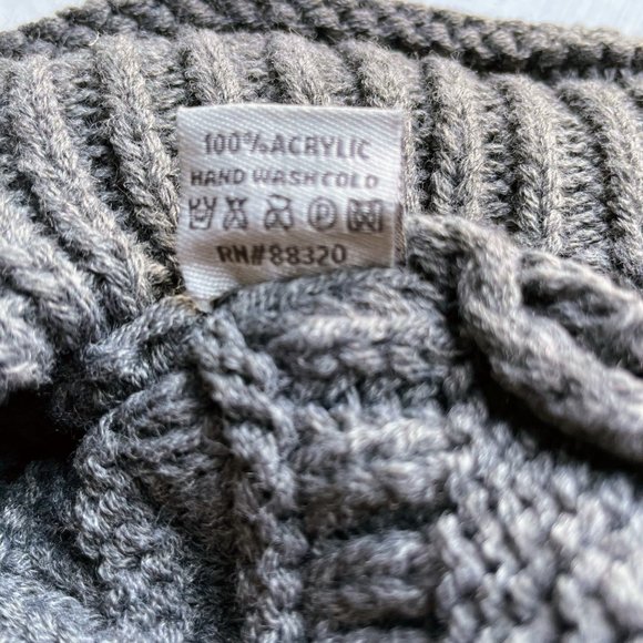 C.C SOLID CLASSIC CC BEANIE PONYTAIL with Tags - Picture 5 of 5